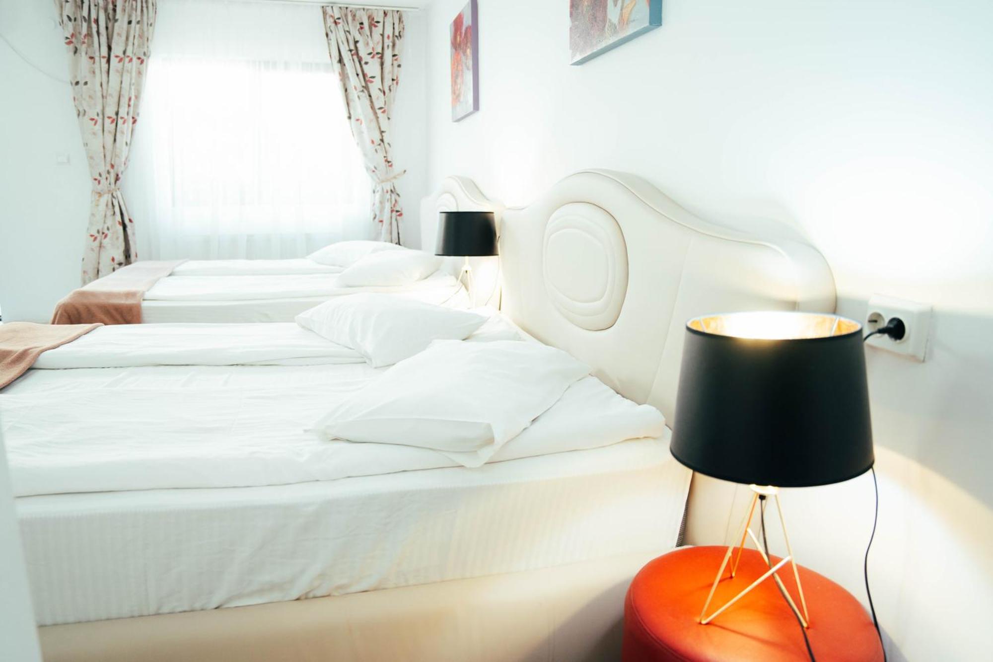 Casa Alis Hotell Oradea Eksteriør bilde